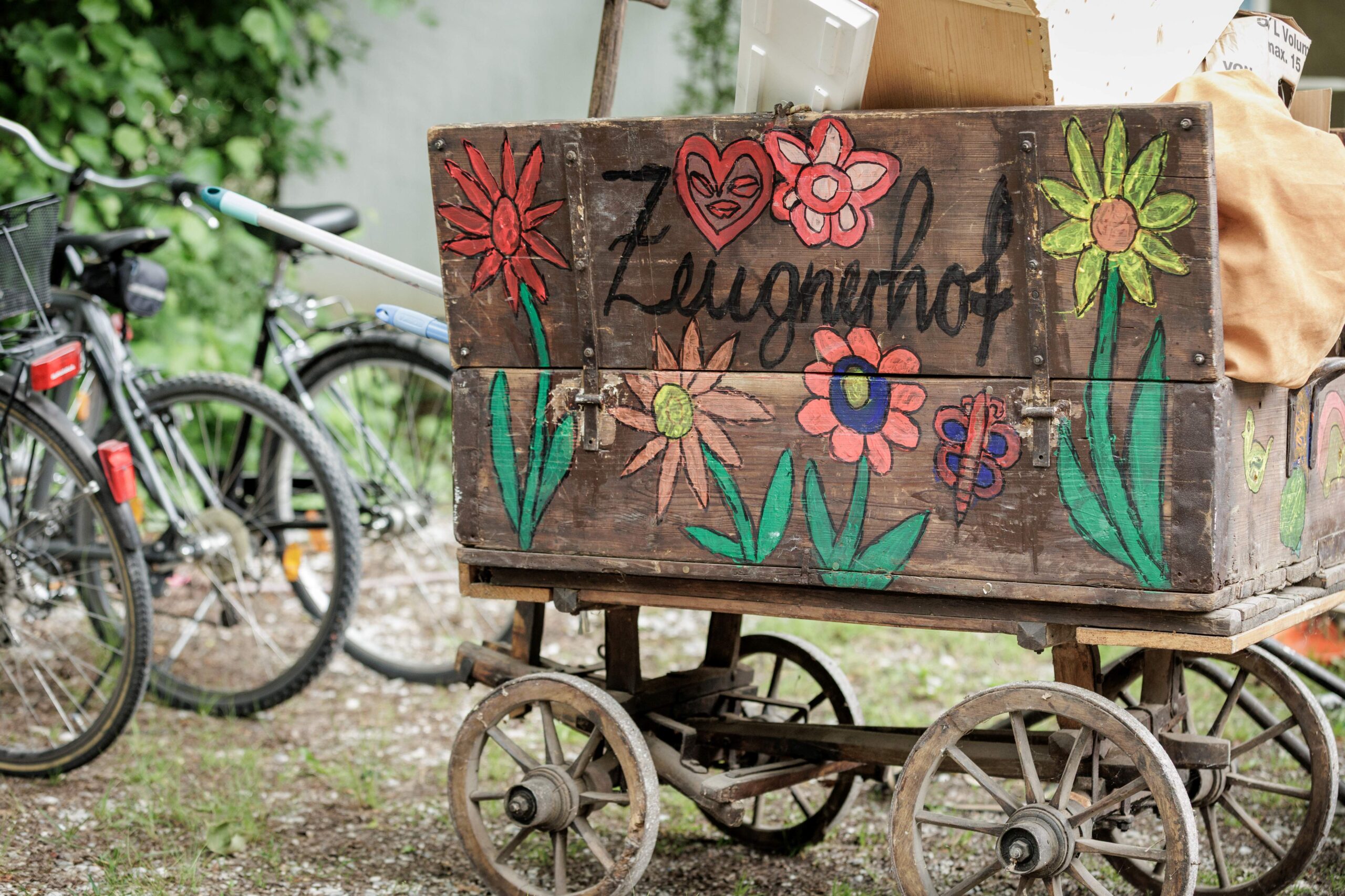 Der Kinder- und Jugendtreff Zeugnerhof wird vom cplace Team verschönert.